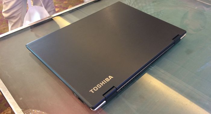Toshiba Portege X20W Atas