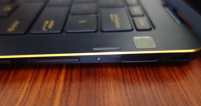 Review ASUS Zenbook Flip S UX370UA - Laptop Tipis dan 
