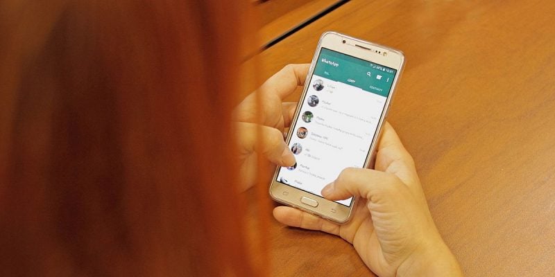 Kumpulan Tema Lucu Whatsapp Dan Cara Memasangnya Gadgetren