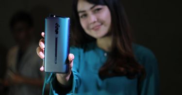 OPPO-Reno-10x-Zoom-Model