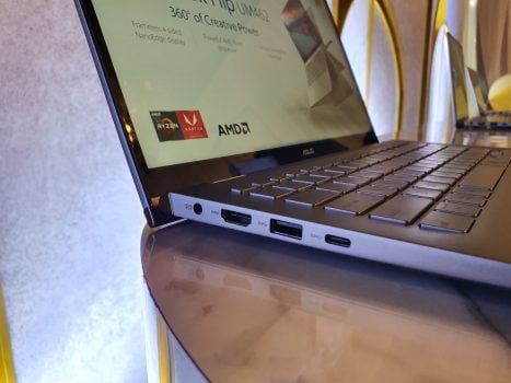 ASUS ZenBook UM462