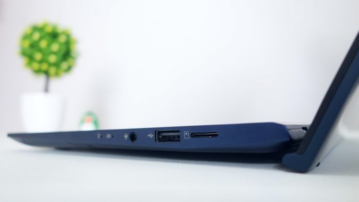Review ASUS ZenBook 13 UX334FL Port Kanan