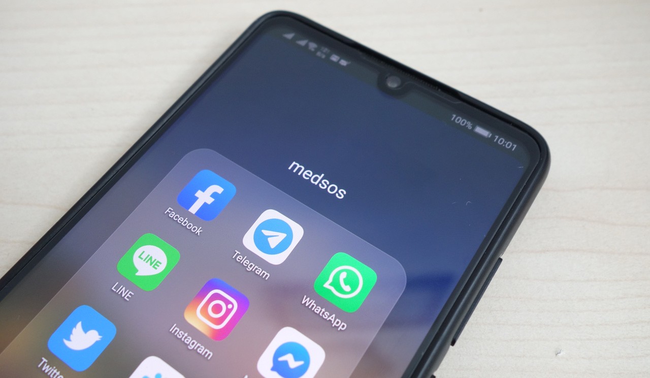 cara mengaktifkan whatsapp dark mode header