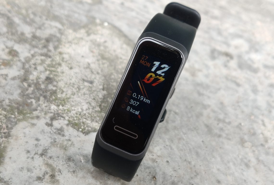 Huawei band 4. Huawei Band 4 бежевый. Waiting на экране часов Хуавей банд а2.