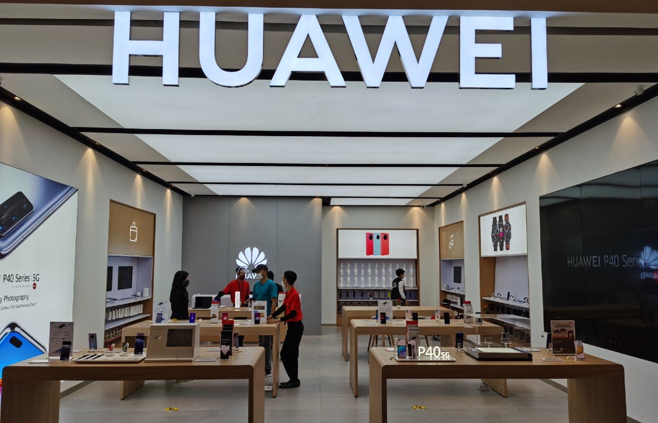 Huawei Resmi Buka Toko Baru di Summarecon Mall Serpong | Gadgetren
