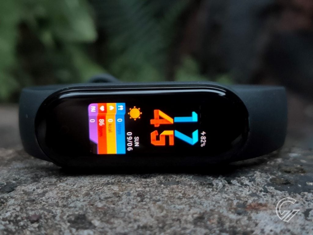 Review Xiaomi Mi Smart Band 5 - Smartband Ekonomis Bertabur Fitur ...