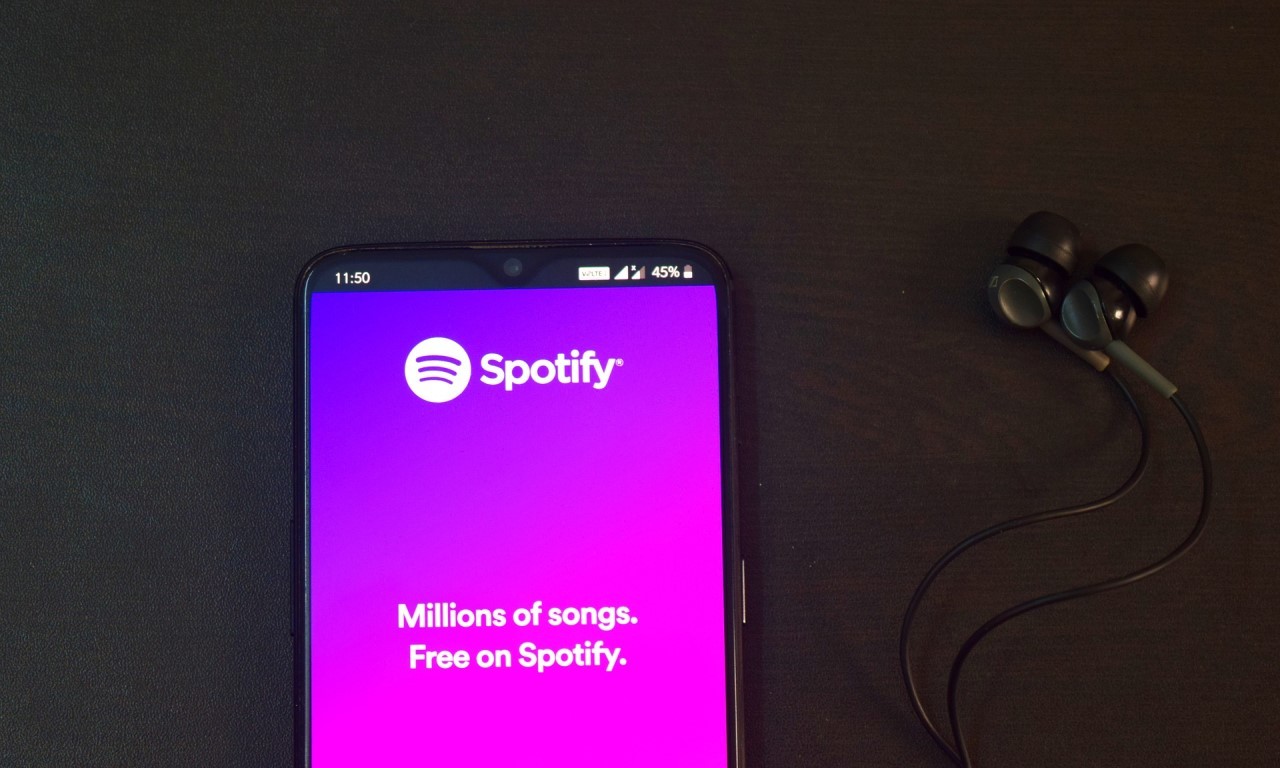 Cara Menampilkan Lirik di Spotify Header