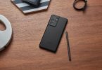 Samsung-Galaxy-S21-Ultra-Lifestyle-Black-S-Pen.