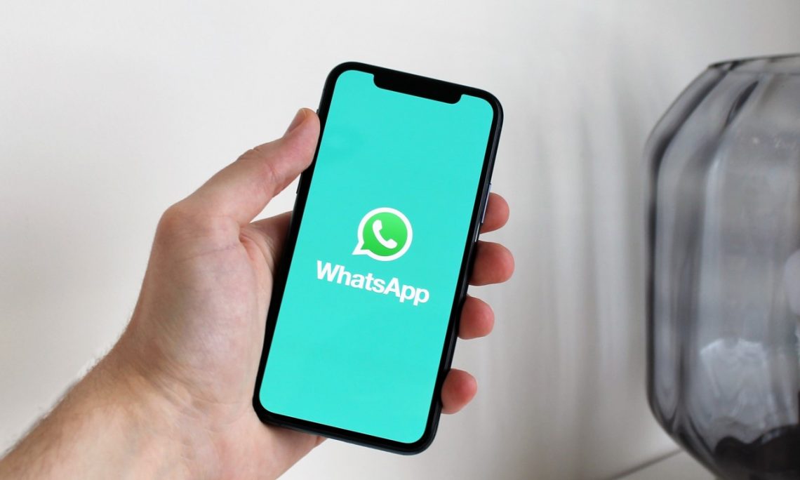 Kamera WhatsApp Ngezoom Sendiri? Coba Beberapa Cara Ini