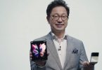 Yoonsoo-Kim-dengan-Samsung-Galaxy-Z-Fold3-dan-Flip3