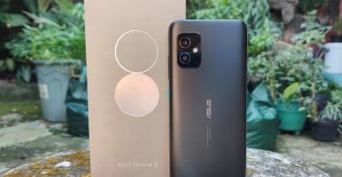 ASUS Zenfone 8 with Box