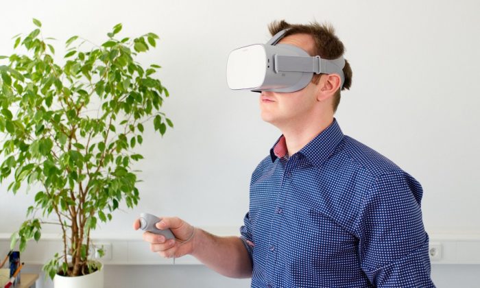 Bedanya AR dan VR - VR Headset