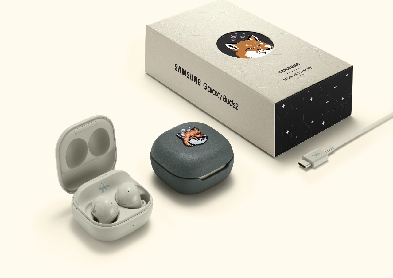 Samsung-Galaxy-Buds2-Maison-Kitsune-Edition-Package-Family
