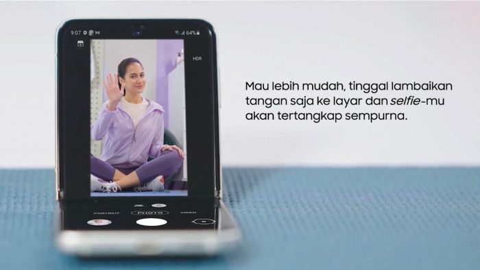 Samsung Galaxy Z Flip3 5G Flex Mode Yoga