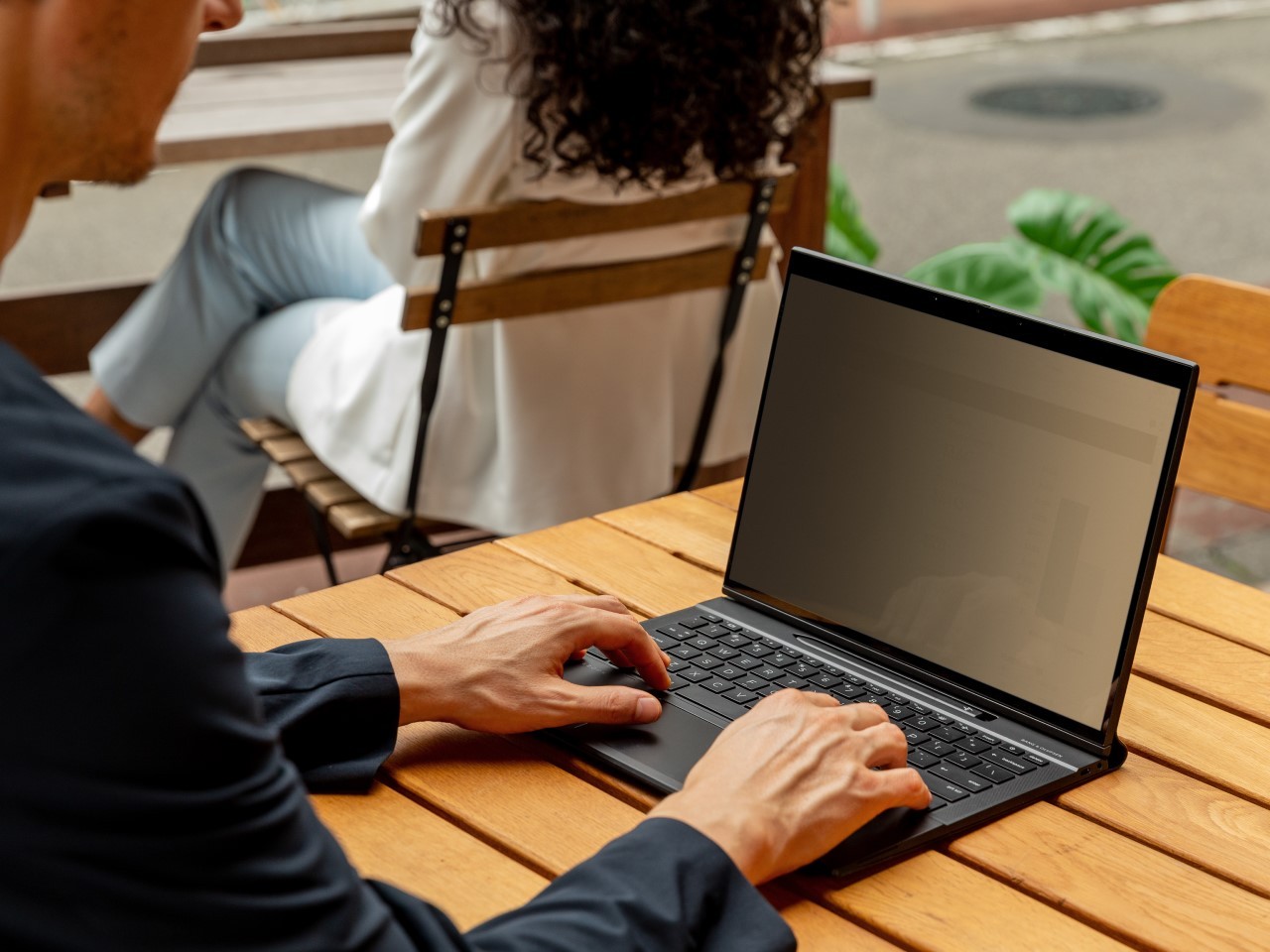 HP Elite Folio Resmi Kunjungi Indonesia dengan Snapdragon 8cx Gen 2