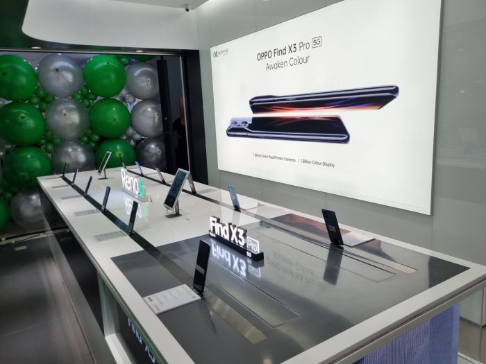  OPPO-eXperience-Store-Bandung-7