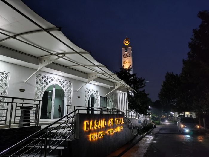ASUS ROG Phone 5s Pro Kamera Belakang Malam Masjid