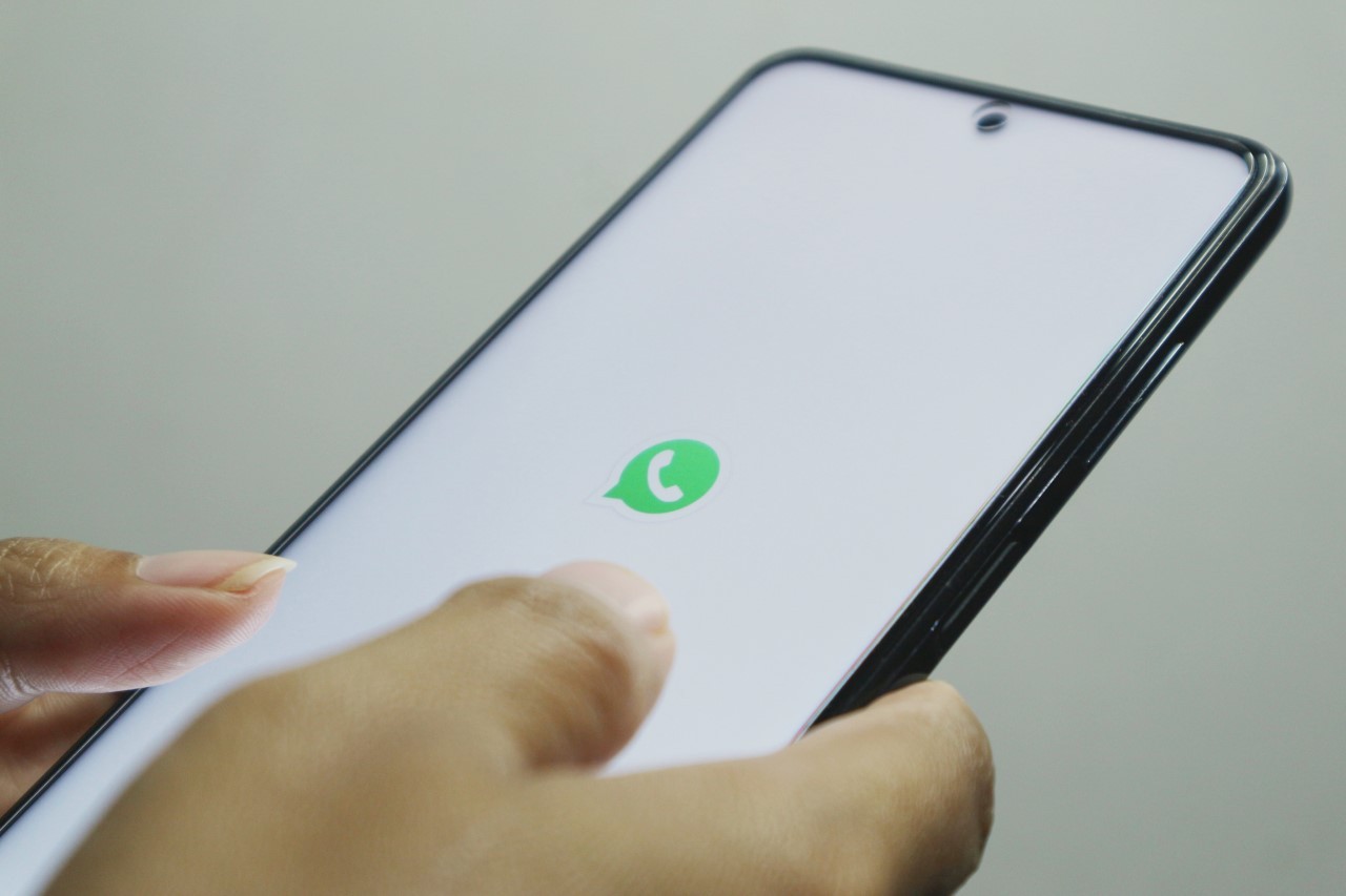 Cara Menggunakan WhatsApp Reaction - Header