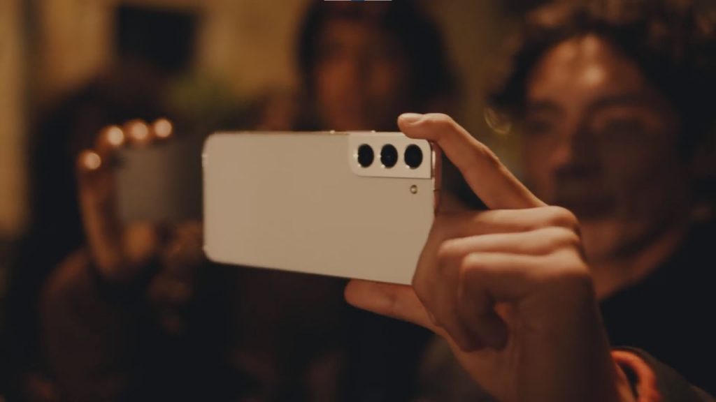 Hasil jepretan kamera Samsung Galaxy S22+ pada malam hari