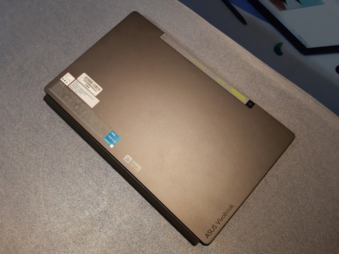  ASUS-VivoBook-13-Slate-OLED-T3300-10