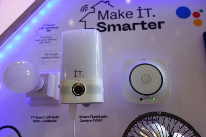  IT-Smart-Floodlight-Wireless-close