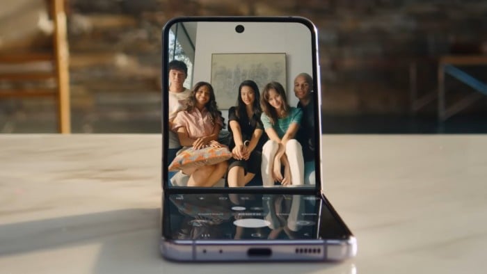 Samsung Galaxy Z Flip4 Flex Cam Selfie