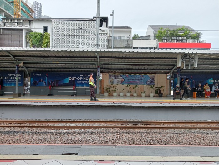 OPPO A17 - Stasiun Sudirman - Rel - Auto