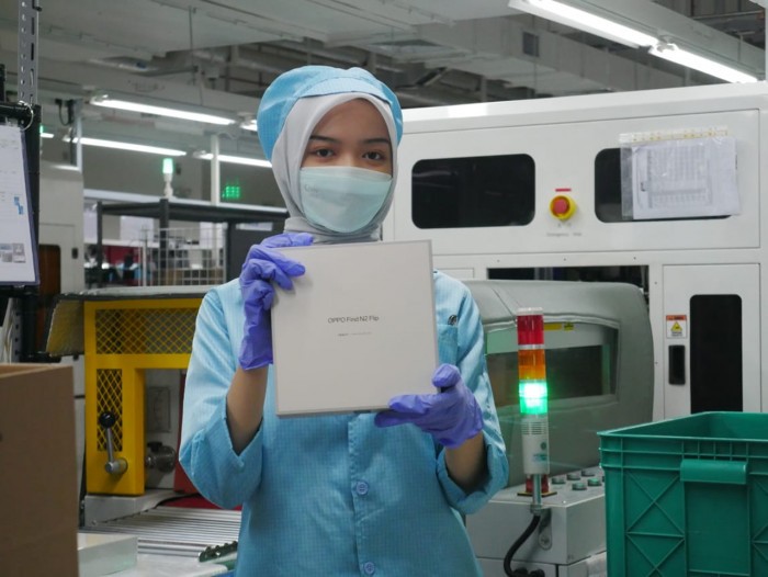 OPPO Find N2 Flip Line Production Packaging