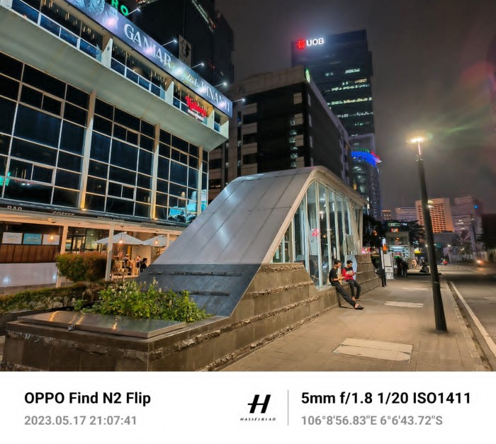 OPPO Find N2 Flip - Watermark Hasselblad - Night Shot