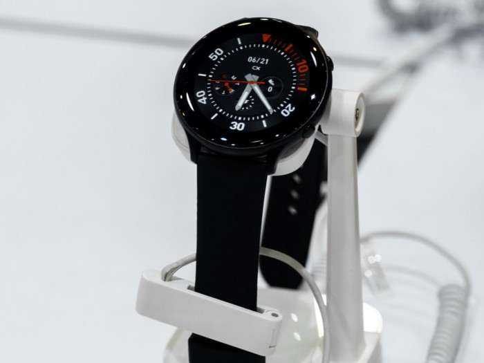 Olike-Interstellar-Smartwatch-FW1-1.