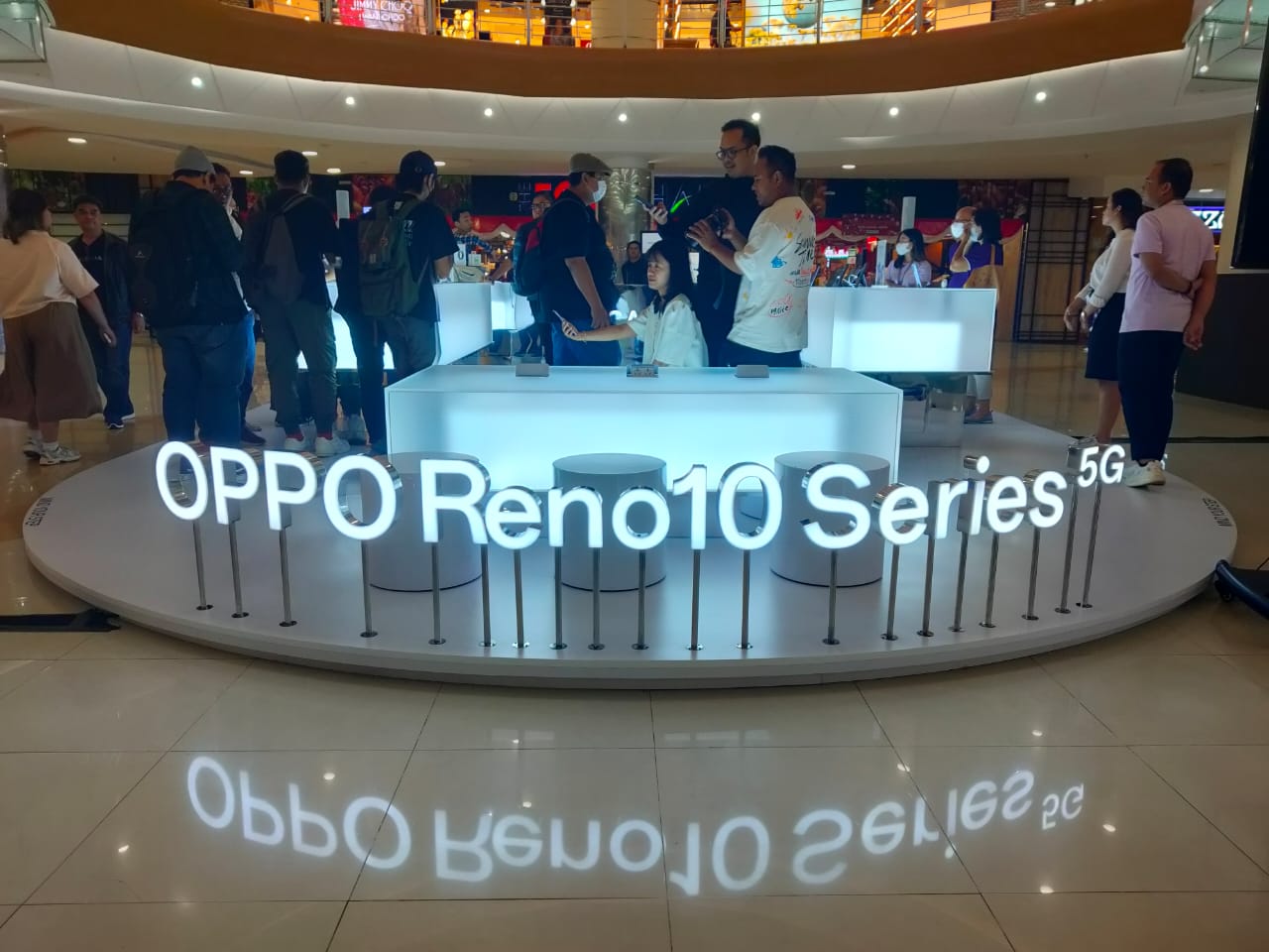 OPPO Hadirkan Pop Up Store Mall Kelapa Gading untuk Jajal Langsung Seri Reno10 5G