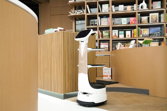 OPPO Experience Store AEON - Robot