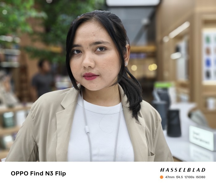 OPPO Find N3 Flip - 2x Portrait - Model 2