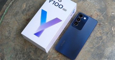 vivo Y100 5G - Diagonal with Box