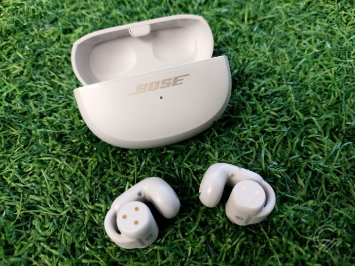 Bose-Ultra-Open-Earbud-putih