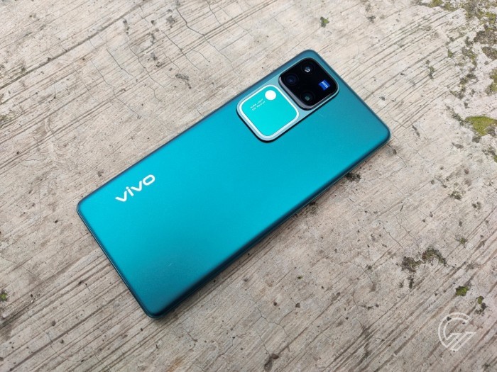 vivo V30 Pro - Diagonal Floor