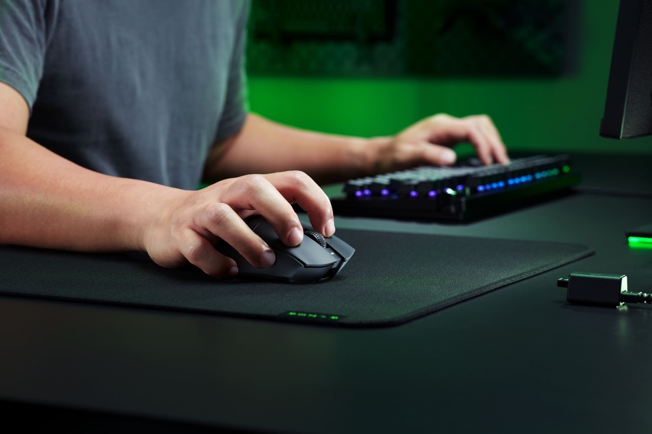 Razer-DeathadderV3-Hyperspeed.