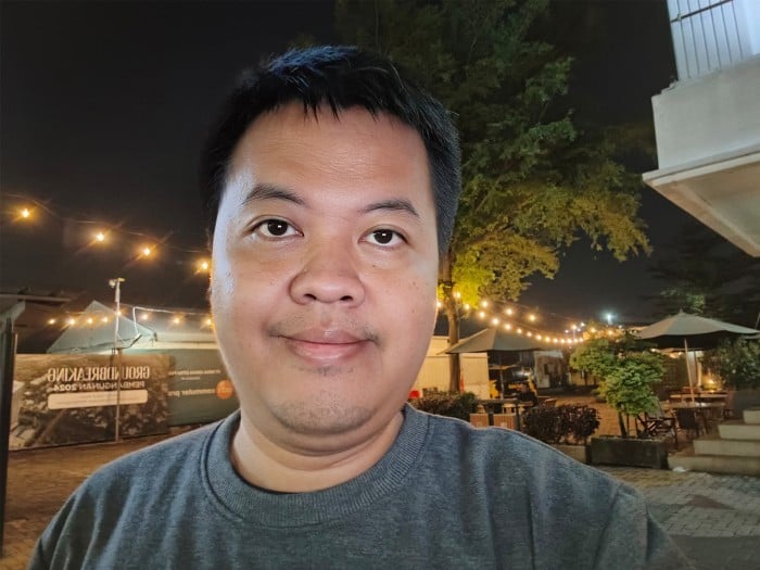 vivo V30e - Selfie - Night Mode