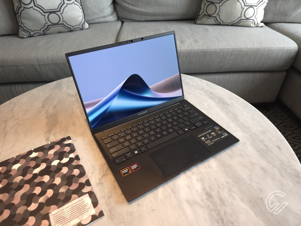 Review ASUS Zenbook 14 OLED UM3406 - Laptop Windows dengan Baterai Paling Irit