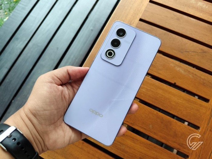 OPPO A3 Pro 5G - Back Handson