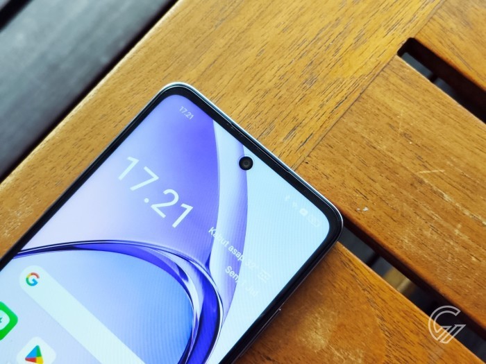 OPPO A3 Pro 5G - Half Top Display