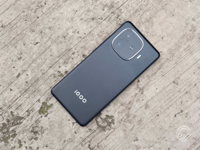 iQOO Z9 - Diagonal Full Back