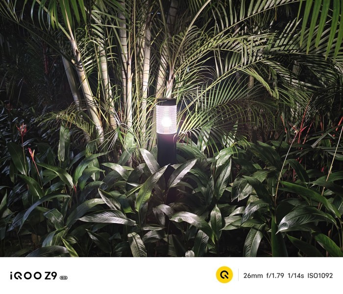 iQOO Z9 - Lampu Taman - Night Mode