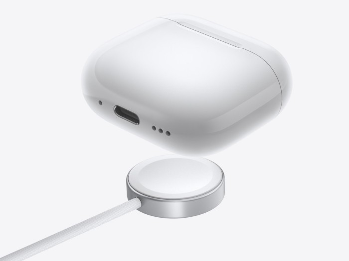  Apple-AirPods-4-Charging