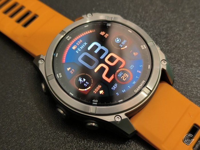  Garmin-Fenix-8-oranye-2