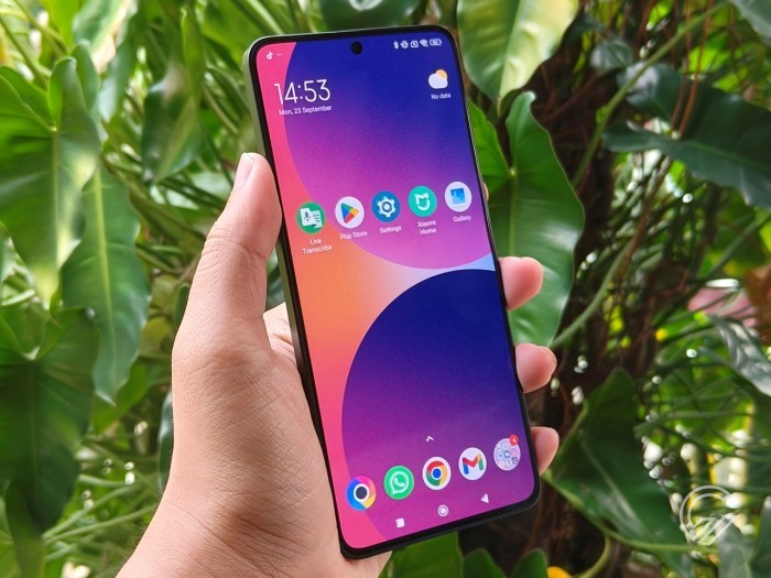 POCO F6 - Handson Diagonal Side