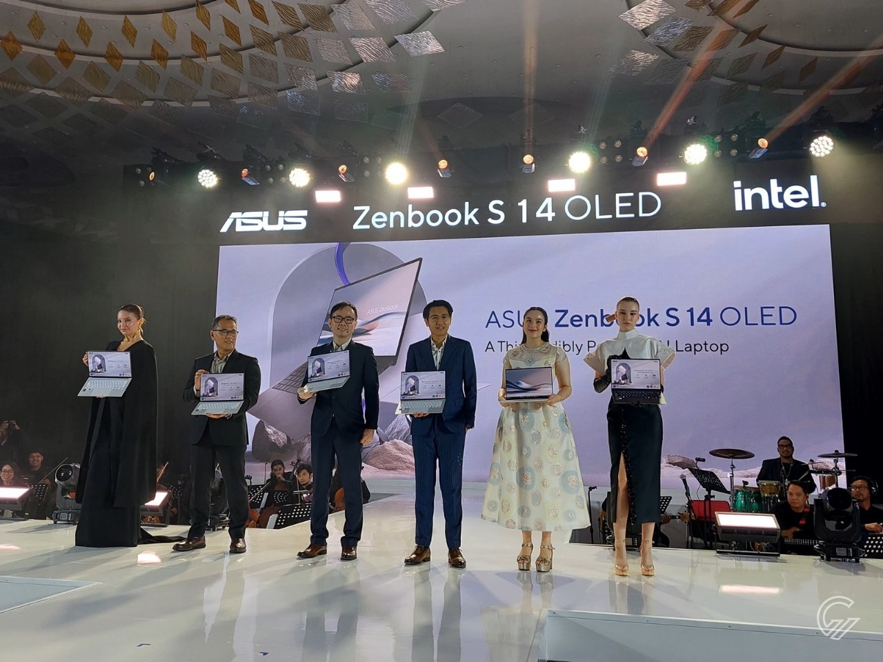 ASUS Rilis Laptop Tipis Zenbook S 14 OLED (UX5406) Bertenaga Intel Core Ultra Series 2