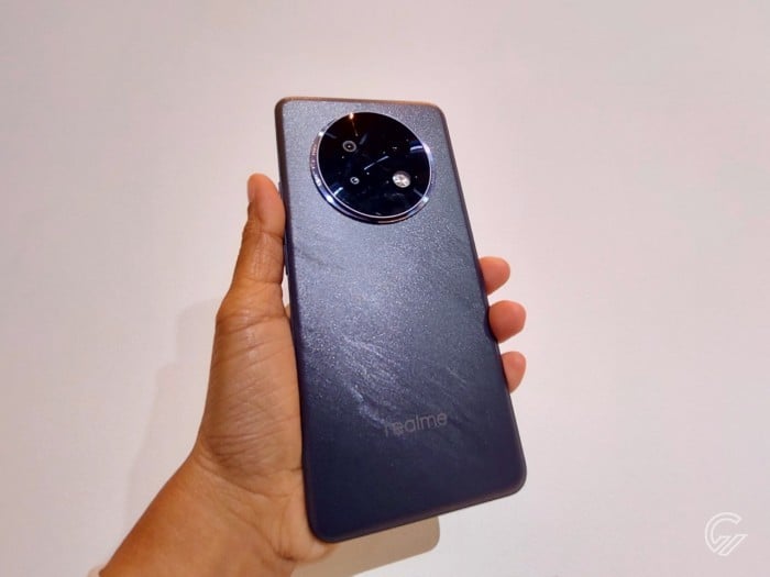 realme-13-5G-Dark-purple-belakang.
