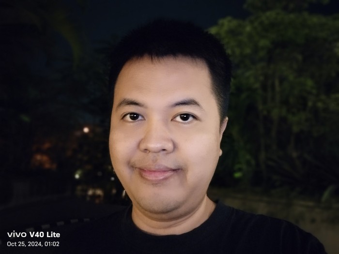 vivo V40 Lite - Selfie Malam - Portrait