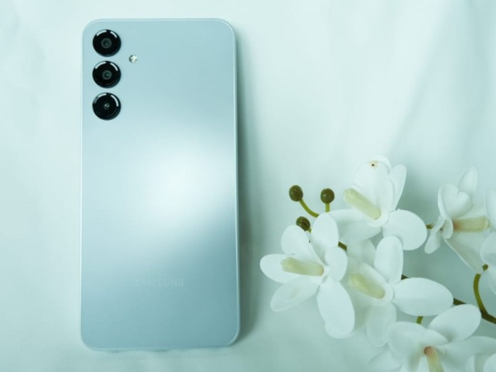 Samsung-Galaxy-A16-belakang-biru